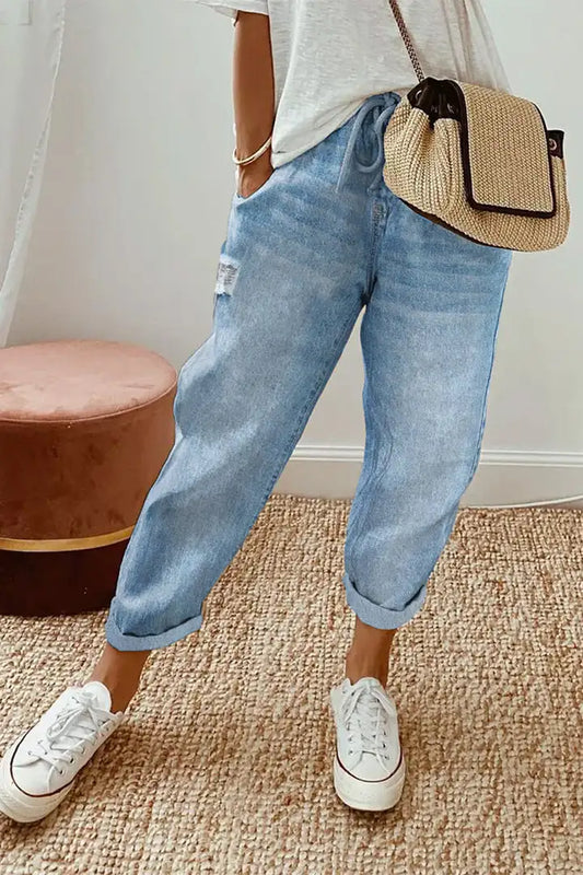 Jeans rectos con cintura alta y cordón en la cintura.