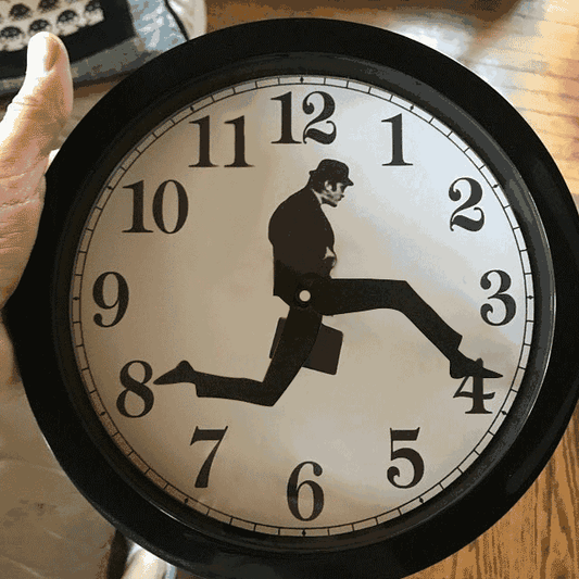Reloj de pared Silly Walk inspirado en Monty Python
